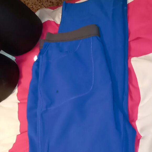 Free Scrub outfit - Picture 3 of 4